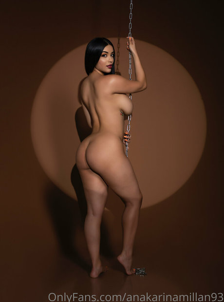 anakarinamillan93 onlyfans tits