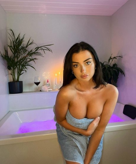 Adrianna Browne onlyfans nudes leak