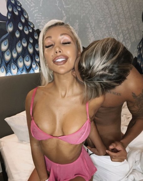 Carolinenitter tits onlyfans