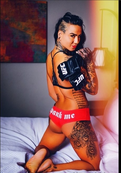 Ashlee Evens Smith onlyfans star