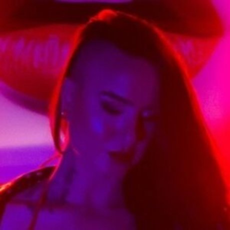 Ashlee Evens Smith onlyfans model images