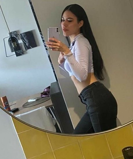 curlyjessica nude onlyfans leak