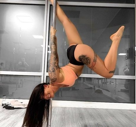 Vivian1510 onlyfans explicit content