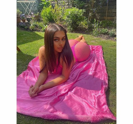 Kate Isobel Daisy onlyfans leak porn