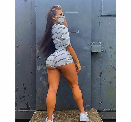 Kate Isobel Daisy onlyfans star