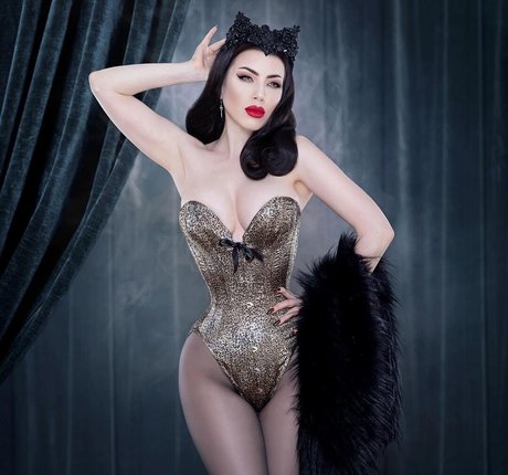 Threnody In Velvet onlyfans nudes leak