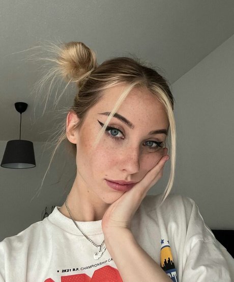 veylaneey Profile pic