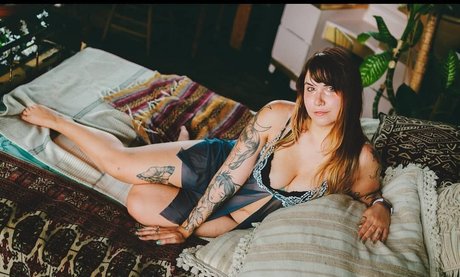 Erika Szabo onlyfans leajs