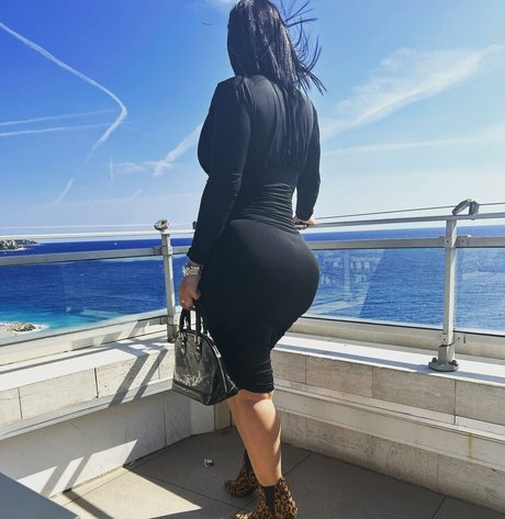 nadine djelassi onlyfans naked