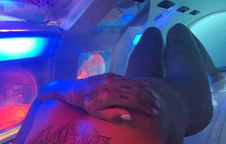 Alyssadoesntboost naked onlyfans leaks