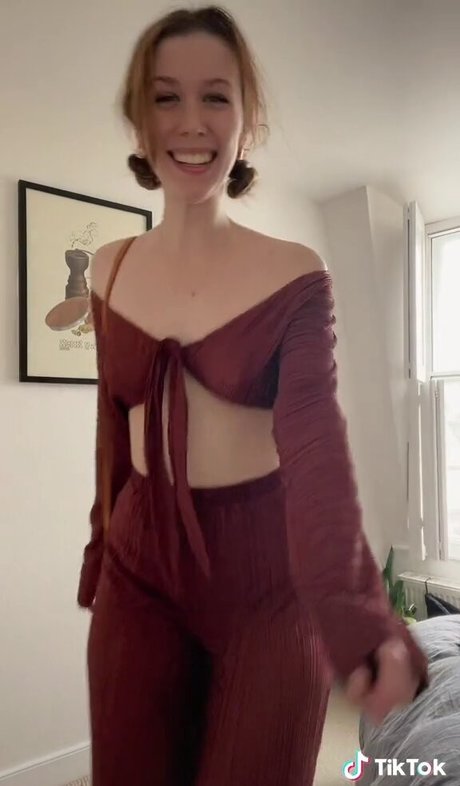 Seen Ellbats onlyfans strip tease