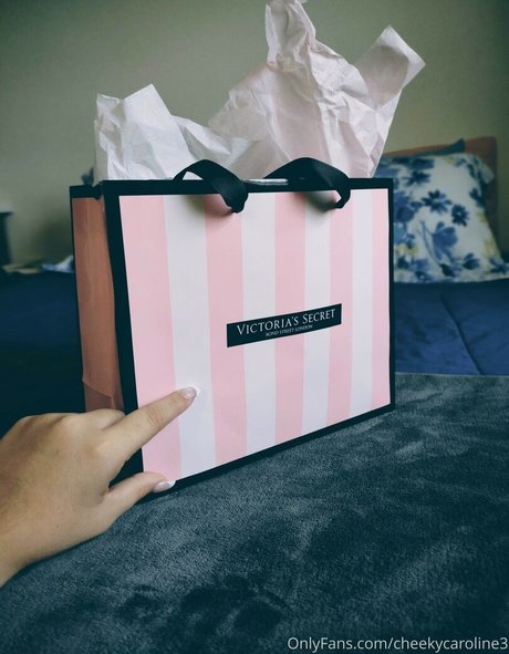 carolinecheeks leaked onlyfans pictures