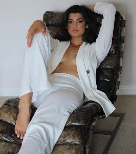 Chloe Bella Armstrong onlyfans leaks naked