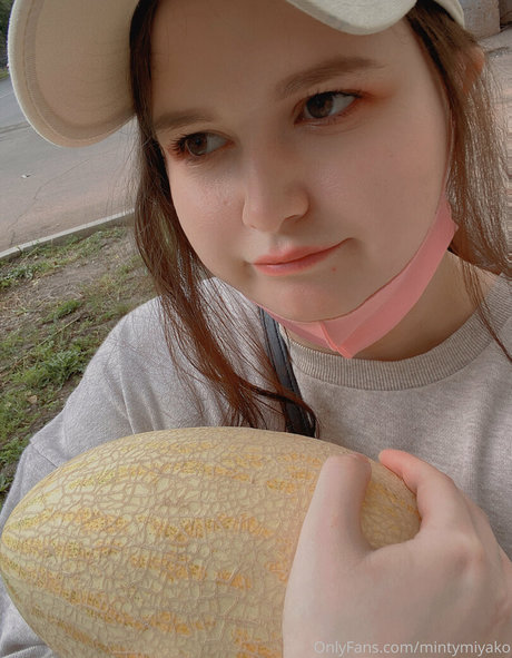 MintyMiyako onlyfans desnuda