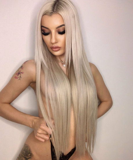 vanessavipp onlyfans model photo