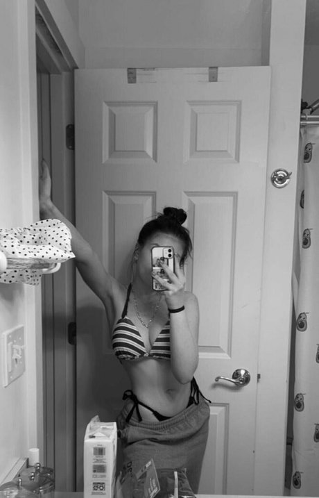 Lauren Suzaanne onlyfans photos