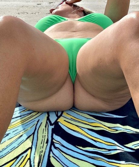 momof5booty is on onlyfans