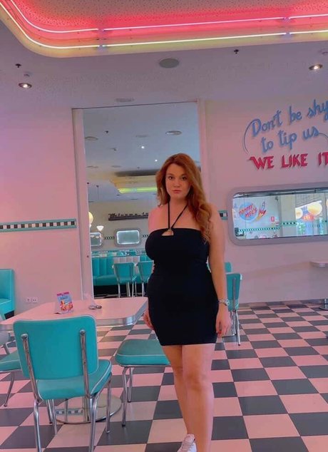 Carmen Curvy onlyfans model photo