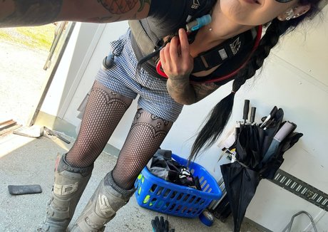 Little Doll onlyfans lesk