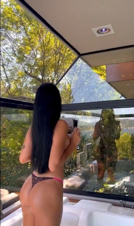 Victoria Medeiros onlyfans leaked dirtyship