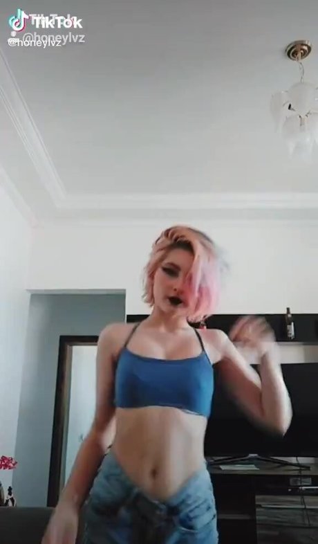 Honeylvz only fans pic