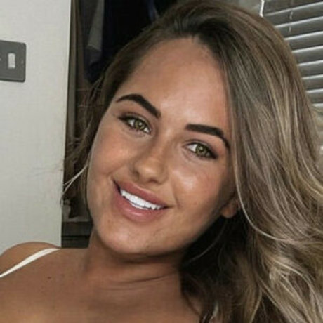 Chelsea Sky onlyfans leaks.