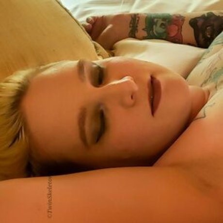 Twin Skeletons onlyfans leak