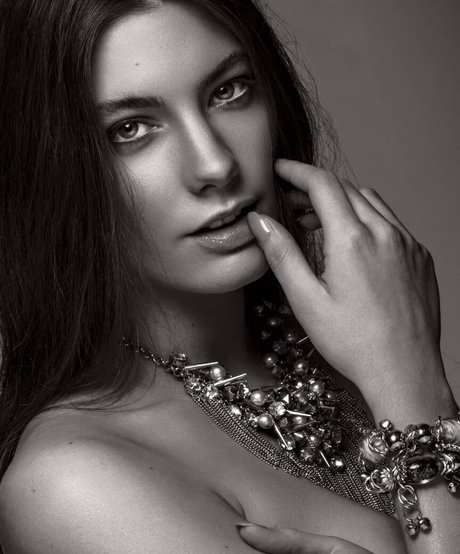 Lea Chloe onlyfans naked leaked