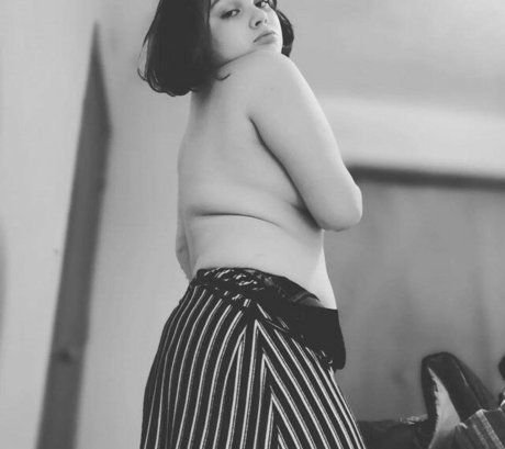 Croline Cpelri is on onlyfans