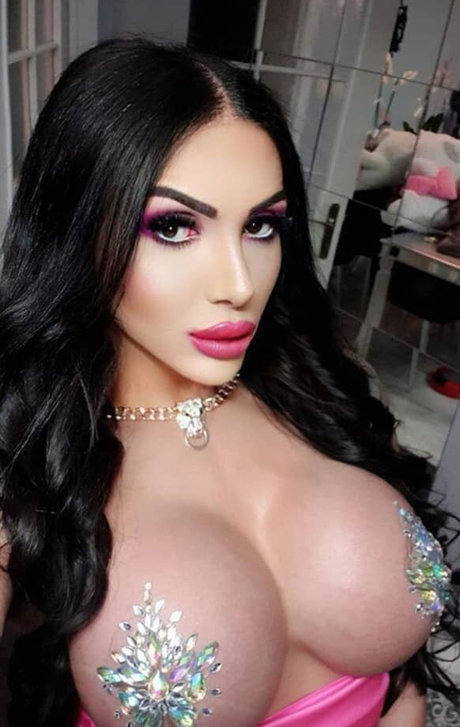 TS Afet Yakar onlyfans leaked pics