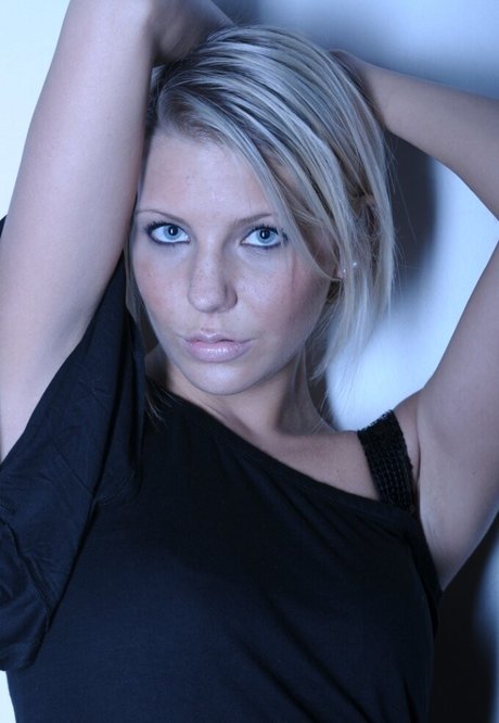 Carina Schwarz desnuda onlyfans