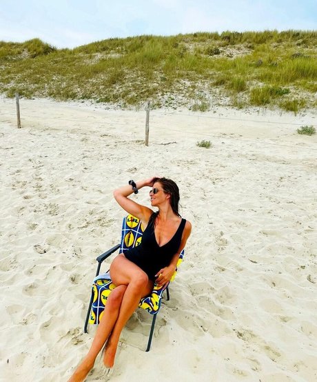 Vanessa Le Moigne naked onlyfans