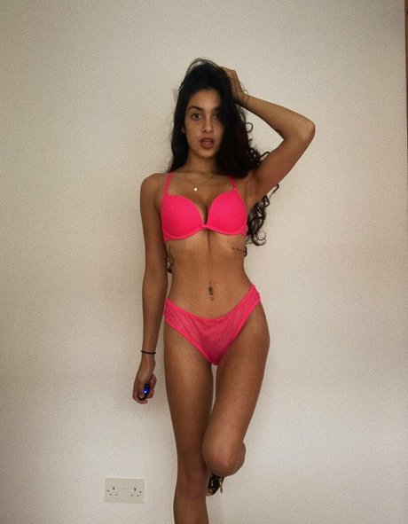 Ariakhan00 onlyfans explicit content