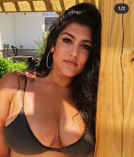 Prettydesibabixo only fans pics