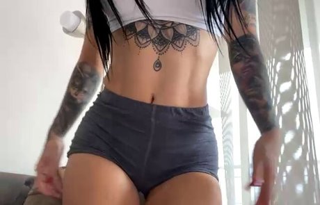 Lara Henao onlyfans photos