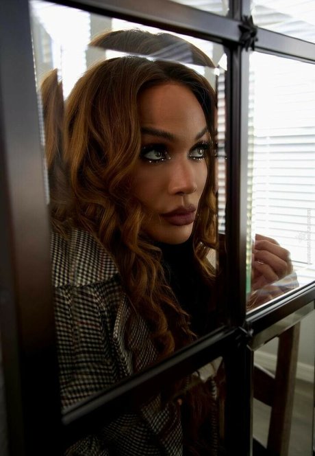 Nia Jax Lina Fanene onlyfans posts