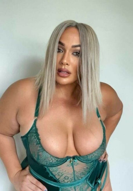 Nia Jax Lina Fanene only fans nudes