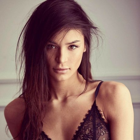 Sandra Dziwiszek onlyfans nude tits