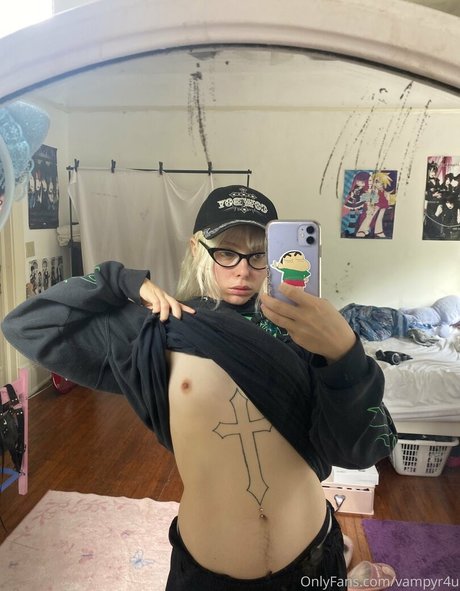 vampyr4u onlyfans leaked tits