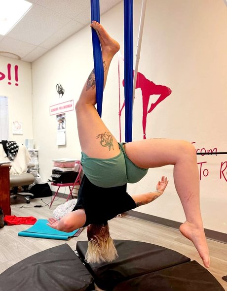 Skeletons twin leaked onlyfans.