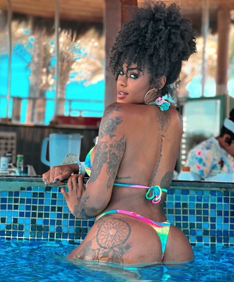 Lais Oliveira Profile pic