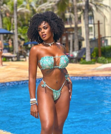 Lais Oliveira onlyfans model