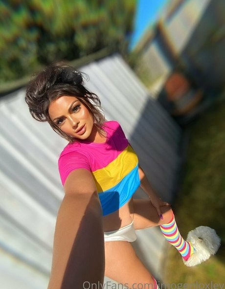 Imogen Loxley onlyfans content