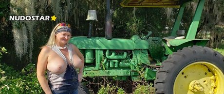 hotwifetara onlyfans leaked.