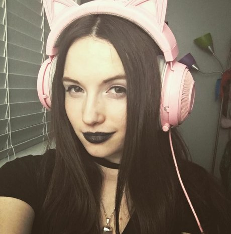 Corrine Moore onlyfans leajs