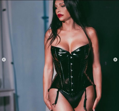 shemalevalentina nudes only fans