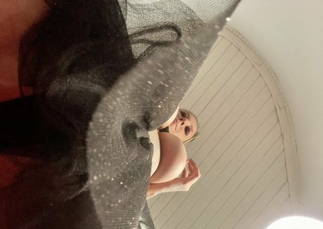 sans3v3rini onlyfans strip