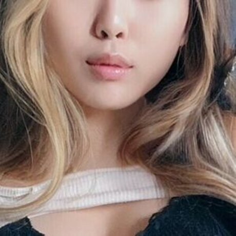 Yumi Waifu sexy onlyfans