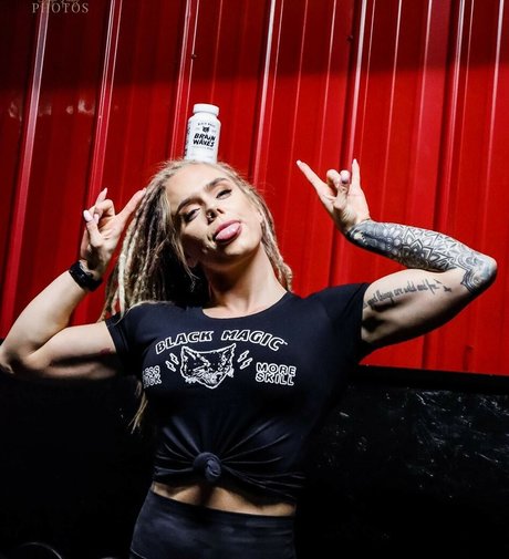 Mel With The Dreads only fans leaks