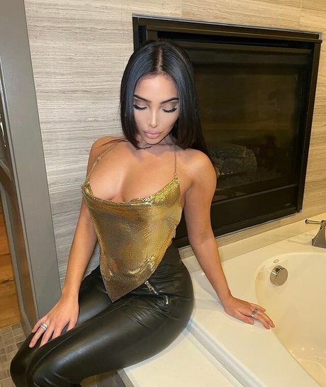 Raquel Symons onlyfans creator